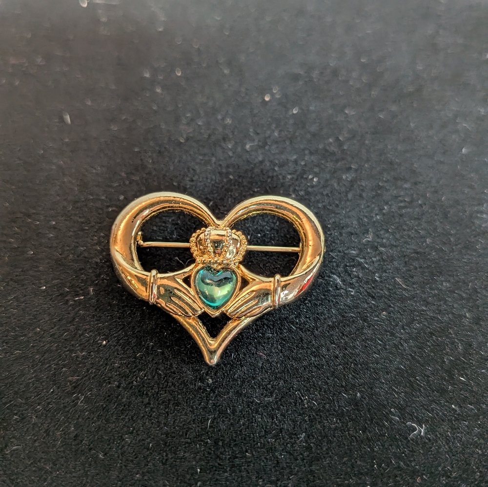 St Patrick SHAMROCK CLADDAGH Heart Crown Hands Nina Ricci Brooch PIN Signed NR